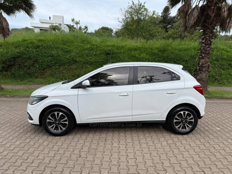 CHEVROLET - ONIX - 2013/2014 - Branca - R$ 52.900,00