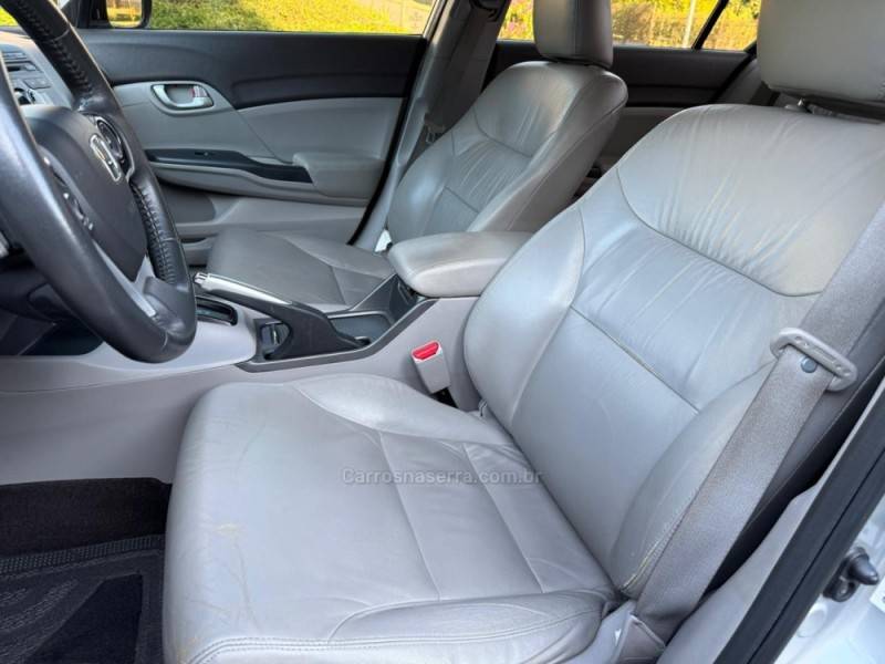 HONDA - CIVIC - 2014/2014 - Prata - R$ 73.900,00