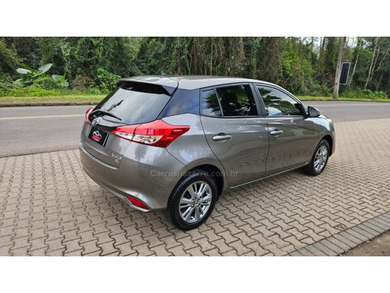 TOYOTA - YARIS - 2019/2020 - Cinza - R$ 83.000,00