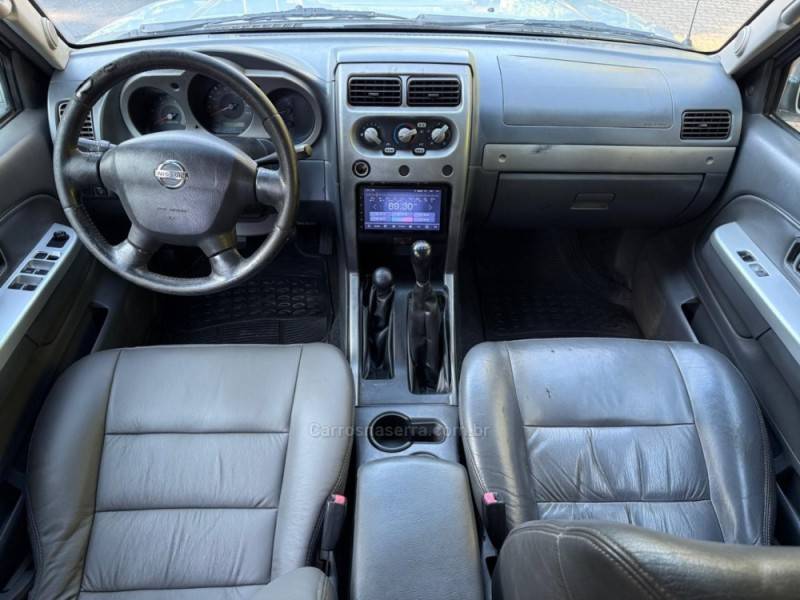 NISSAN - FRONTIER - 2004/2004 - Prata - R$ 58.900,00