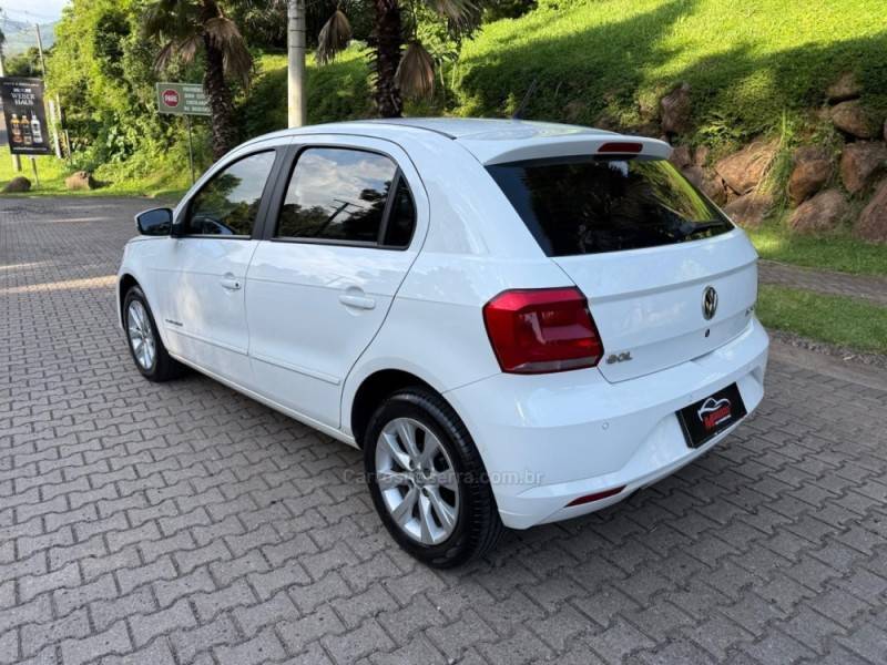 VOLKSWAGEN - GOL - 2016/2017 - Branca - R$ 46.900,00