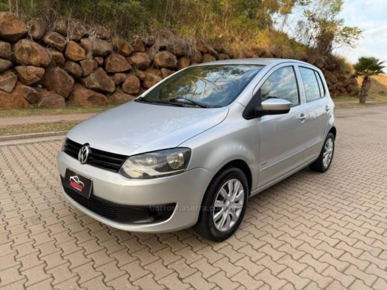 VOLKSWAGEN - FOX - 2010/2011 - Prata - R$ 25.900,00