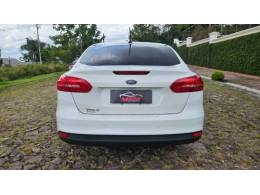 FORD - FOCUS - 2018/2019 - Branca - R$ 66.900,00