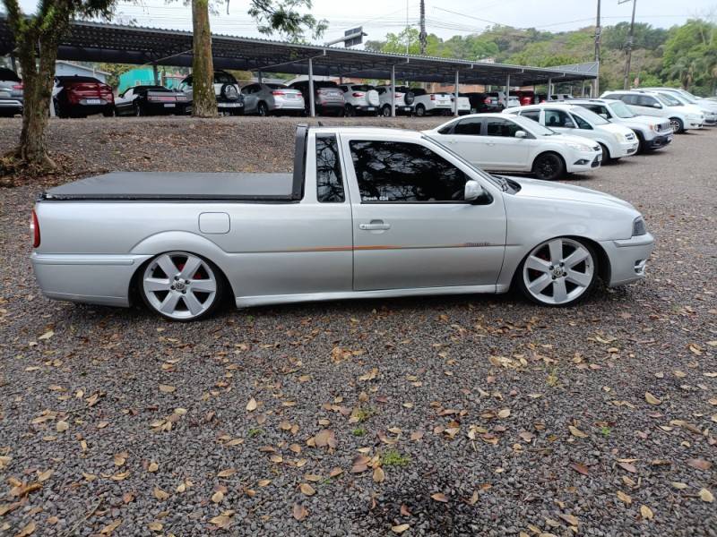 VOLKSWAGEN - SAVEIRO - 2000/2001 - Prata - R$ 35.000,00
