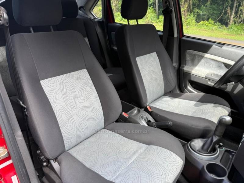 FORD - FIESTA - 2009/2009 - Vermelha - R$ 27.900,00