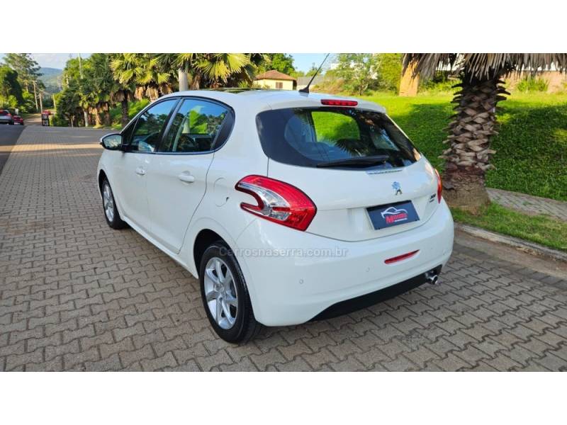 PEUGEOT - 208 - 2015/2016 - Branca - R$ 52.900,00