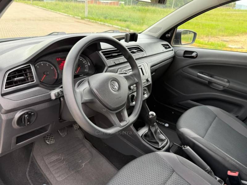 VOLKSWAGEN - VOYAGE - 2021/2022 - Prata - R$ 61.900,00