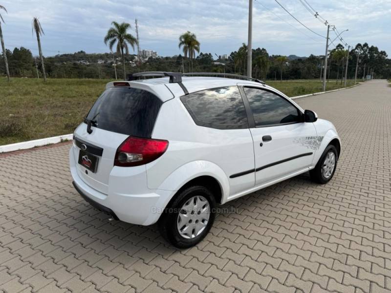 FORD - KA - 2009/2010 - Branca - R$ 20.900,00