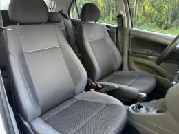 VOLKSWAGEN - GOL - 2016/2017 - Branca - R$ 46.900,00