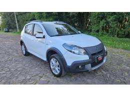 RENAULT - SANDERO - 2013/2014 - Branca - R$ 44.900,00