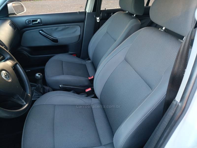 VOLKSWAGEN - GOLF - 2009/2010 - Branca - R$ 45.900,00