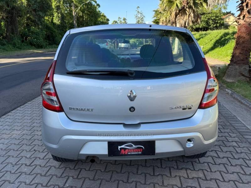 RENAULT - SANDERO - 2009/2010 - Prata - R$ 30.900,00