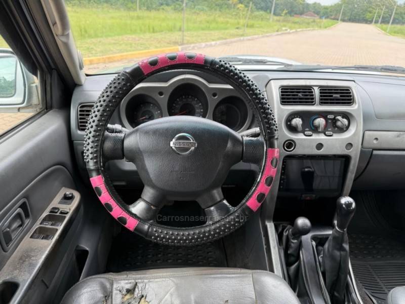 NISSAN - FRONTIER - 2004/2004 - Prata - R$ 49.900,00