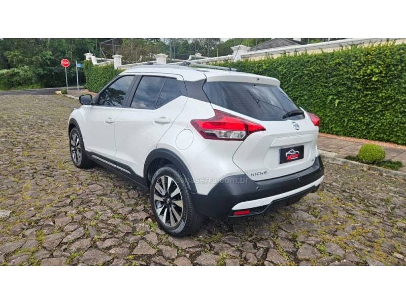 NISSAN - KICKS - 2016/2017 - Branca - R$ 85.900,00