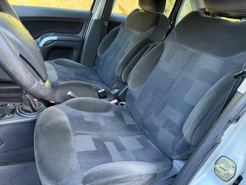 CITROËN - C3 - 2005/2006 - Prata - R$ 14.900,00