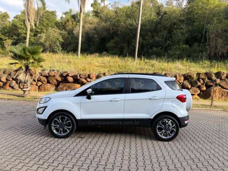 FORD - ECOSPORT - 2017/2018 - Branca - R$ 71.900,00