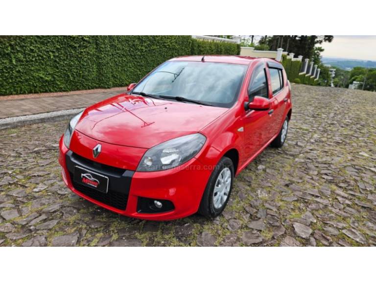 RENAULT - SANDERO - 2013/2014 - Vermelha - R$ 34.900,00