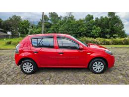 RENAULT - SANDERO - 2013/2014 - Vermelha - R$ 34.900,00