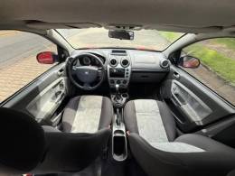 FORD - FIESTA - 2009/2009 - Vermelha - R$ 27.900,00