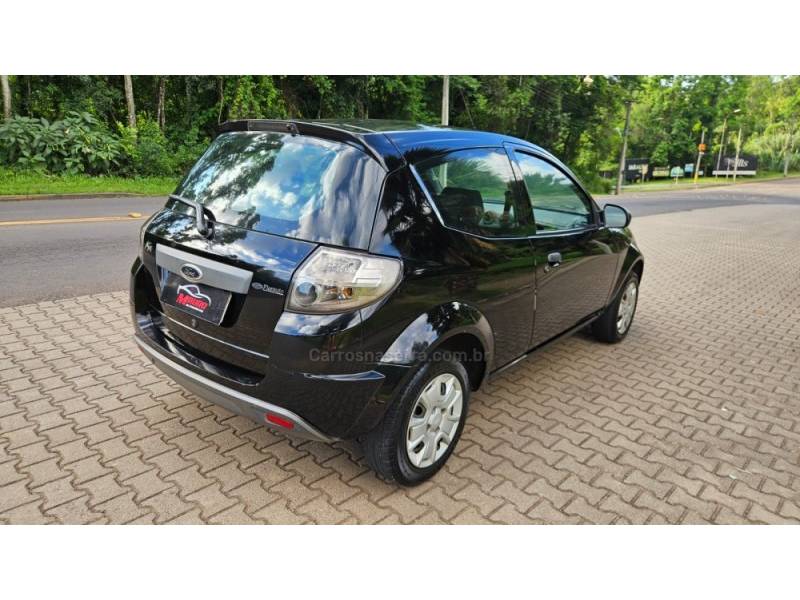 FORD - KA - 2012/2013 - Preta - R$ 24.500,00