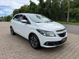 CHEVROLET - ONIX - 2013/2014 - Branca - R$ 52.900,00