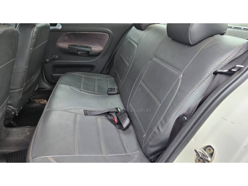 VOLKSWAGEN - VOYAGE - 2011/2012 - Branca - R$ 23.900,00