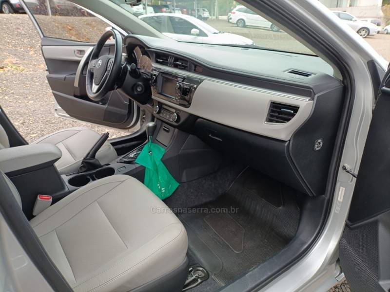 TOYOTA - COROLLA - 2016/2017 - Prata - R$ 96.900,00