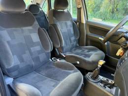 CITROËN - C3 - 2005/2006 - Prata - R$ 14.900,00