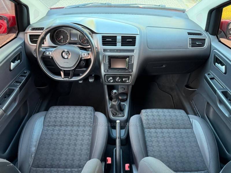 VOLKSWAGEN - FOX - 2017/2017 - Vermelha - R$ 53.900,00