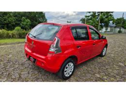 RENAULT - SANDERO - 2013/2014 - Vermelha - R$ 34.900,00