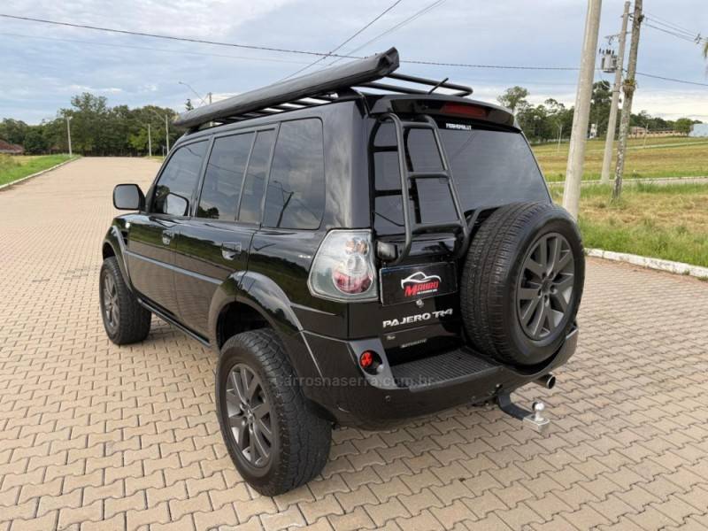 MITSUBISHI - PAJERO TR4 - 2011/2012 - Preta - R$ 69.900,00