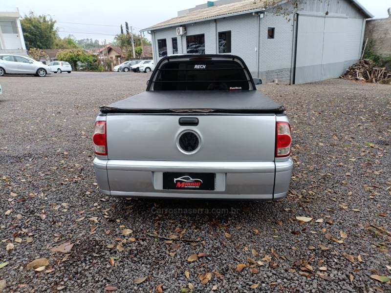 VOLKSWAGEN - SAVEIRO - 2000/2001 - Prata - R$ 35.000,00