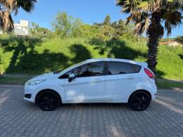 FORD - FIESTA - 2015/2015 - Branca - R$ 43.900,00