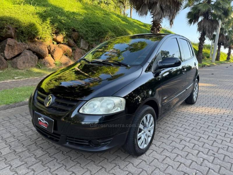 VOLKSWAGEN - FOX - 2009/2010 - Preta - R$ 27.900,00