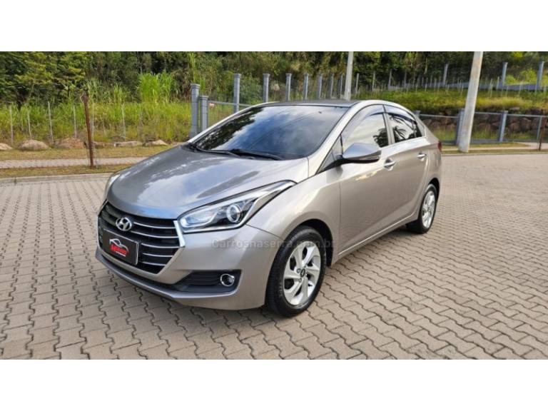 HYUNDAI - HB20S - 2016/2017 - Prata - R$ 69.900,00