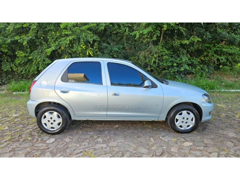 CHEVROLET - CELTA - 2011/2012 - Prata - R$ 32.900,00