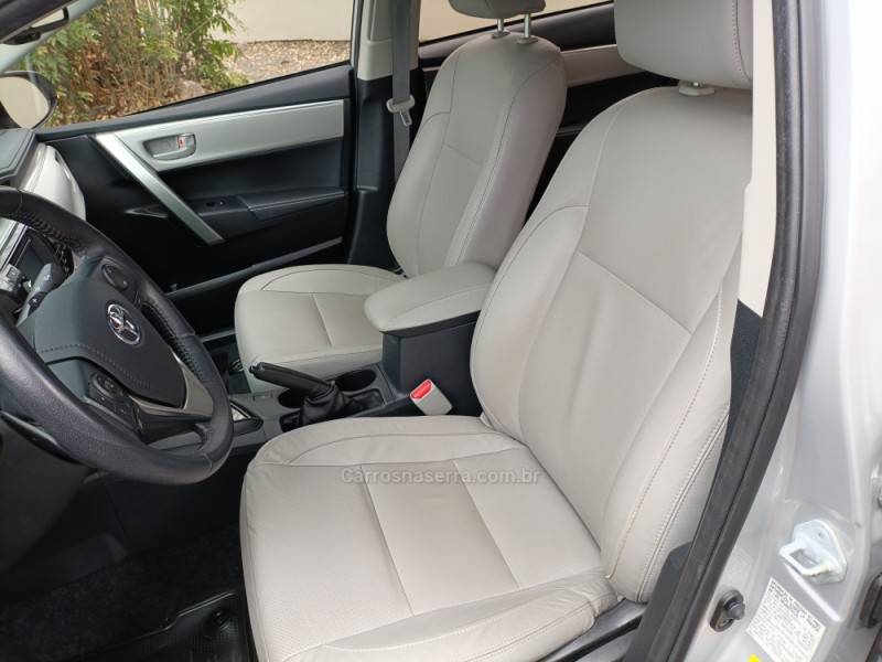 TOYOTA - COROLLA - 2016/2017 - Prata - R$ 96.900,00