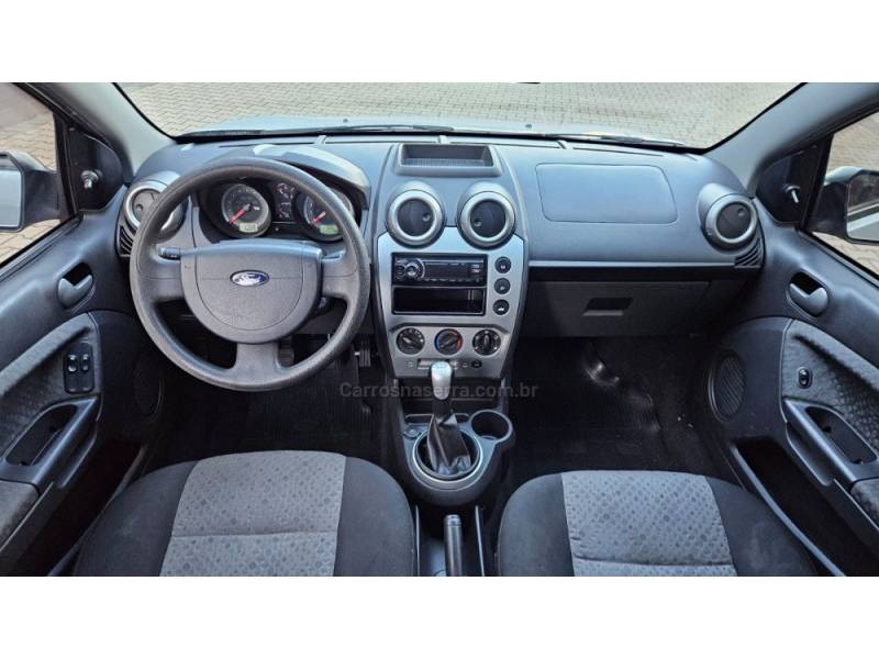FORD - FIESTA - 2012/2013 - Prata - R$ 33.900,00