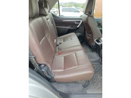 TOYOTA - HILUX SW4 - 2017/2018 - Prata - R$ 215.900,00