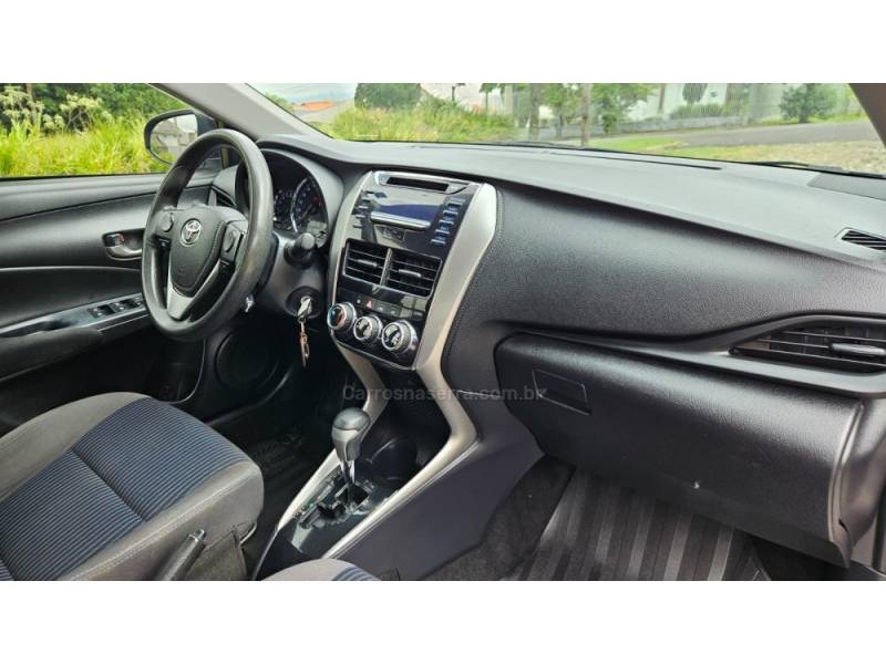 TOYOTA - YARIS - 2019/2019 - Prata - R$ 76.900,00