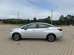 NISSAN - VERSA - 2020/2021 - Prata - R$ 81.900,00