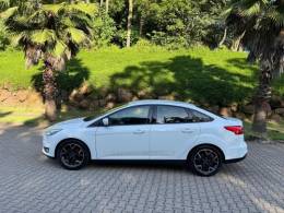 FORD - FOCUS - 2018/2019 - Branca - R$ 66.900,00