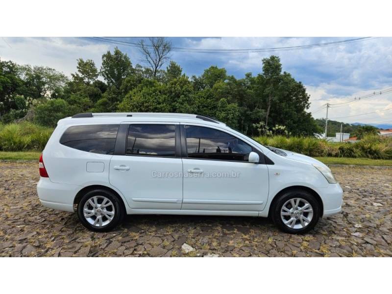 NISSAN - LIVINA - 2012/2013 - Branca - R$ 43.900,00