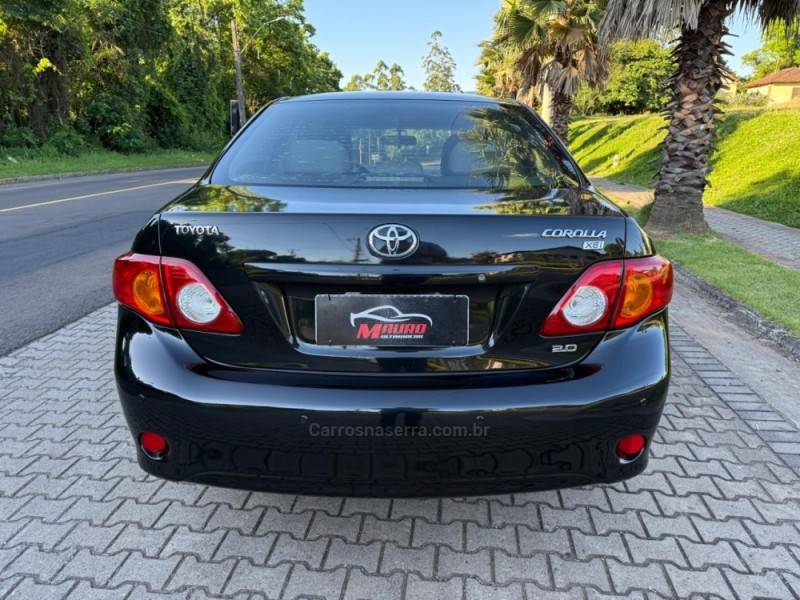 TOYOTA - COROLLA - 2010/2011 - Preta - R$ 50.900,00