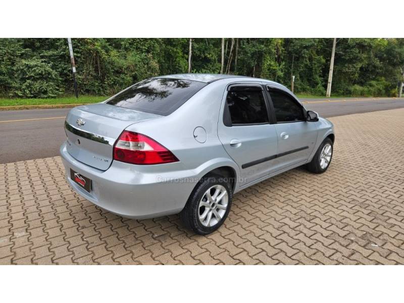 CHEVROLET - PRISMA - 2011/2012 - Prata - R$ 26.900,00