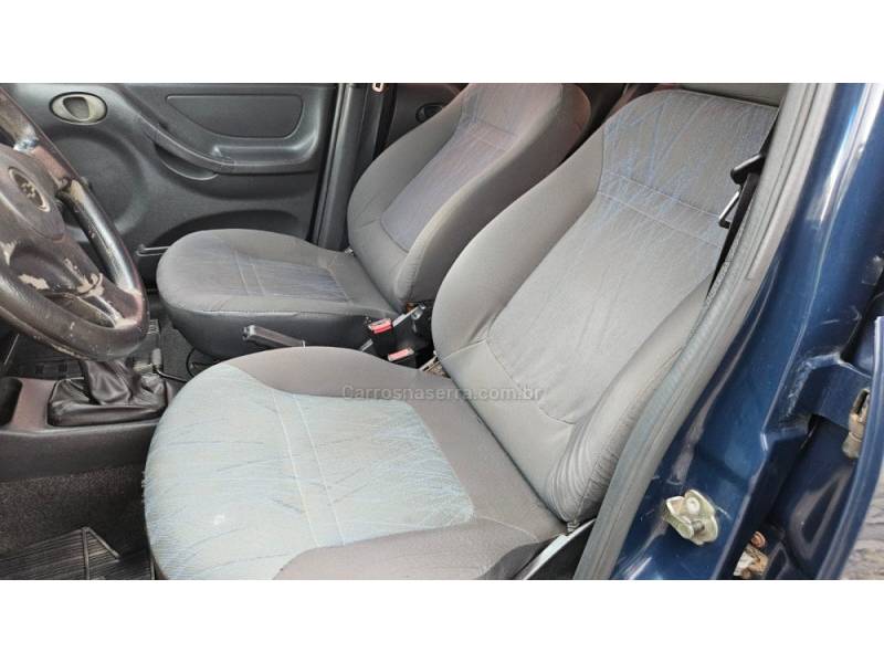 CHEVROLET - CELTA - 2005/2006 - Azul - R$ 18.900,00