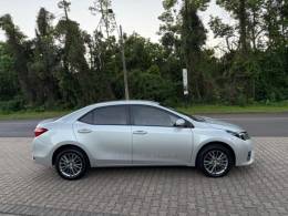 TOYOTA - COROLLA - 2016/2017 - Prata - R$ 96.900,00
