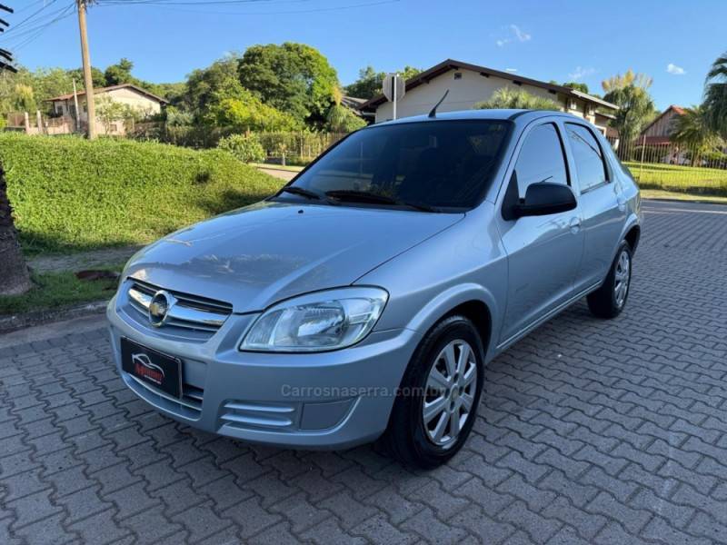 CHEVROLET - PRISMA - 2010/2011 - Prata - R$ 29.900,00