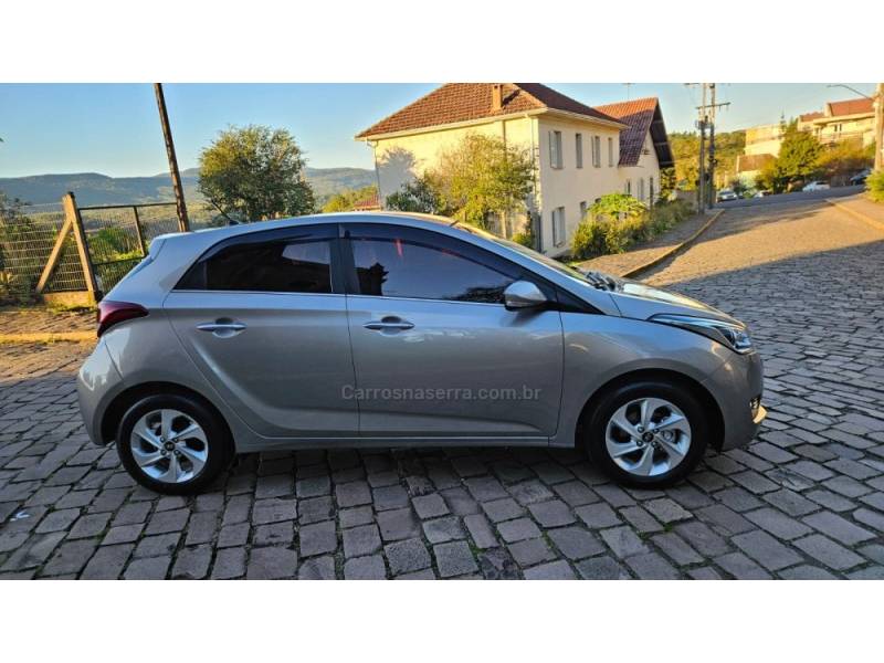 HYUNDAI - HB20 - 2016/2017 - Prata - R$ 66.900,00