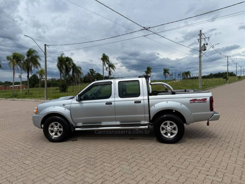 NISSAN - FRONTIER - 2004/2004 - Prata - R$ 49.900,00